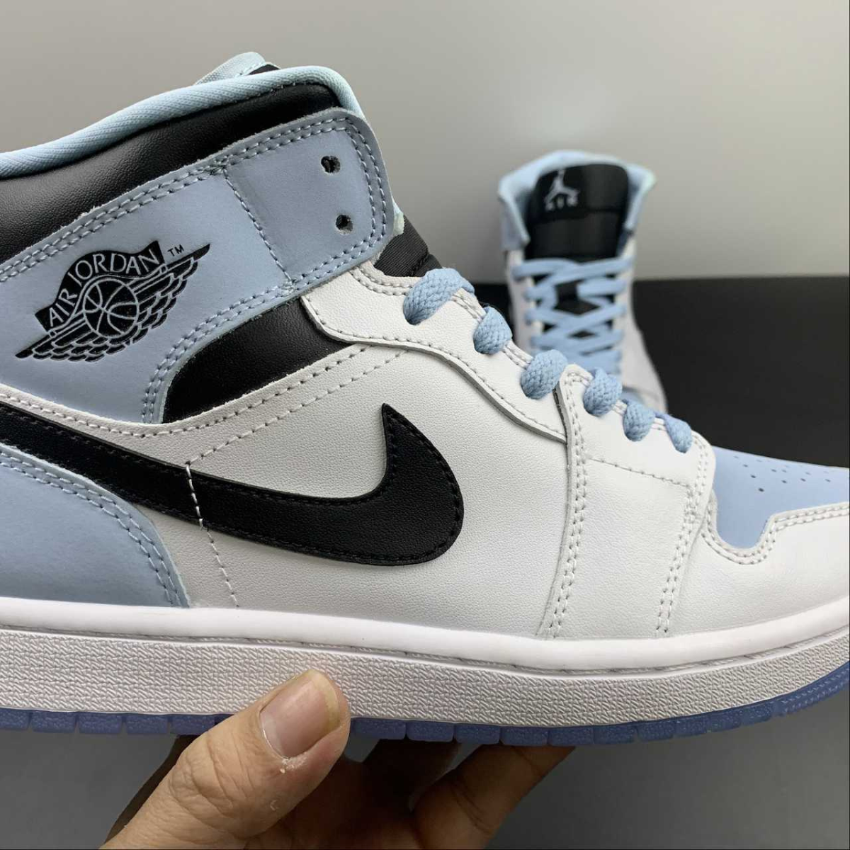 Air Jordan 1 Mid Blue White