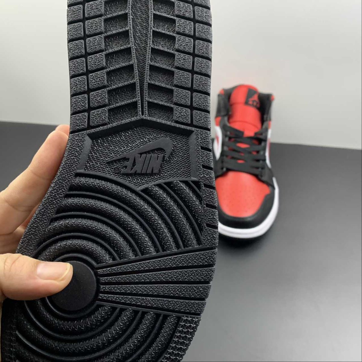 Air Jordan 1 Mid Bred Toe