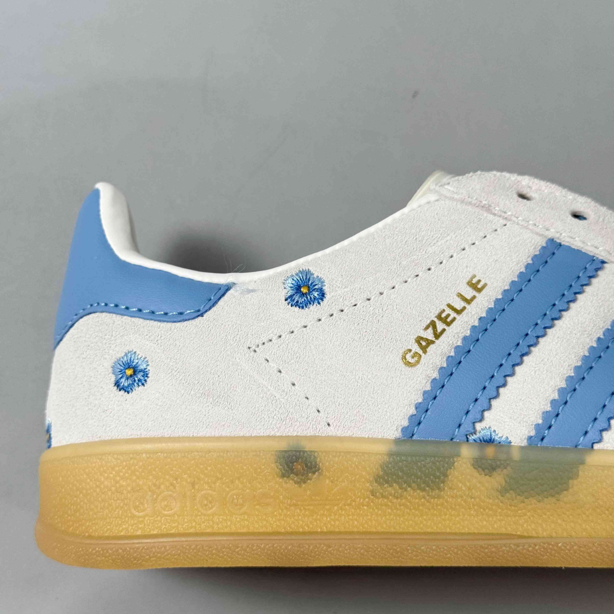 Gazelle Indoor Light Blue Floral