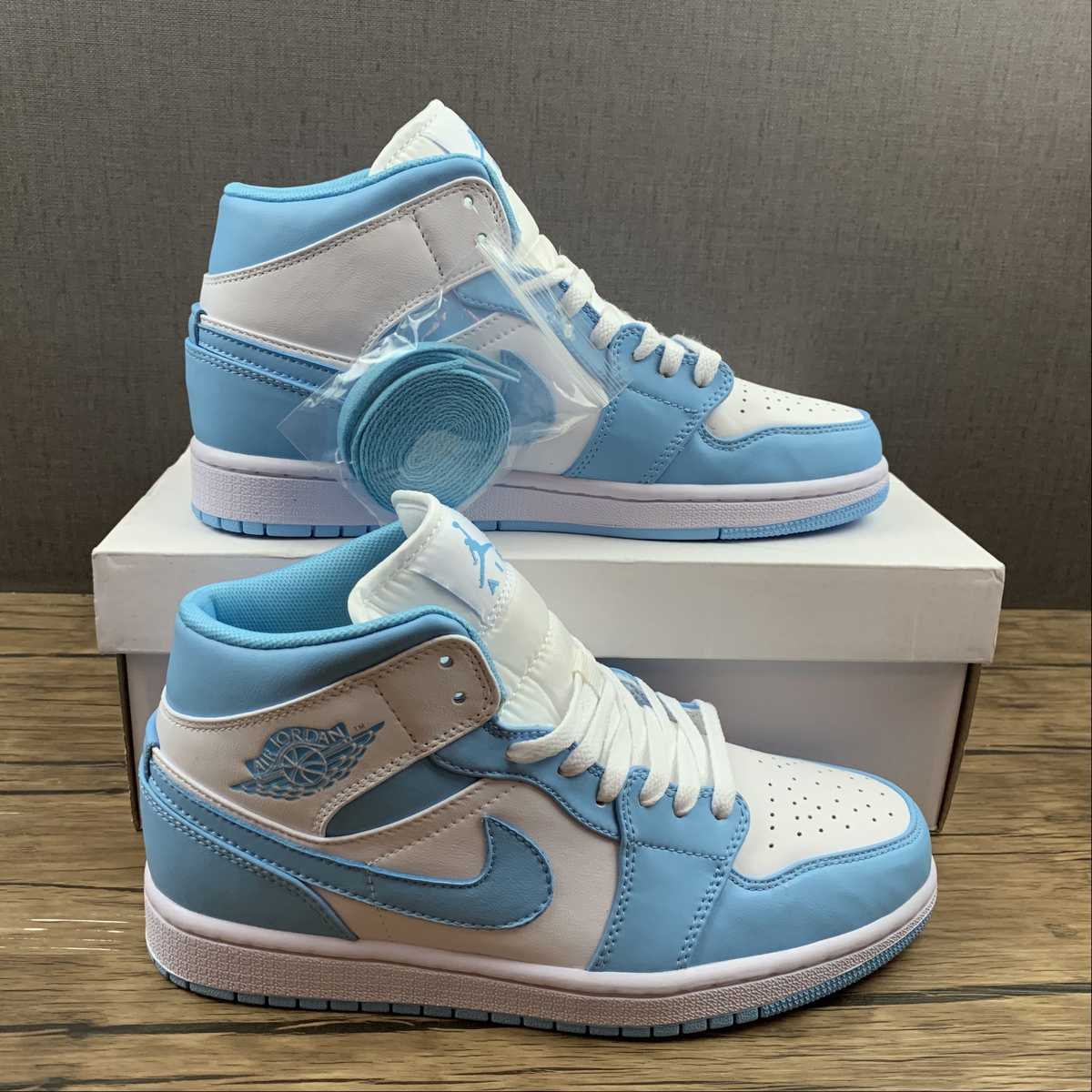 Air Jordan 1 Mid Blue White