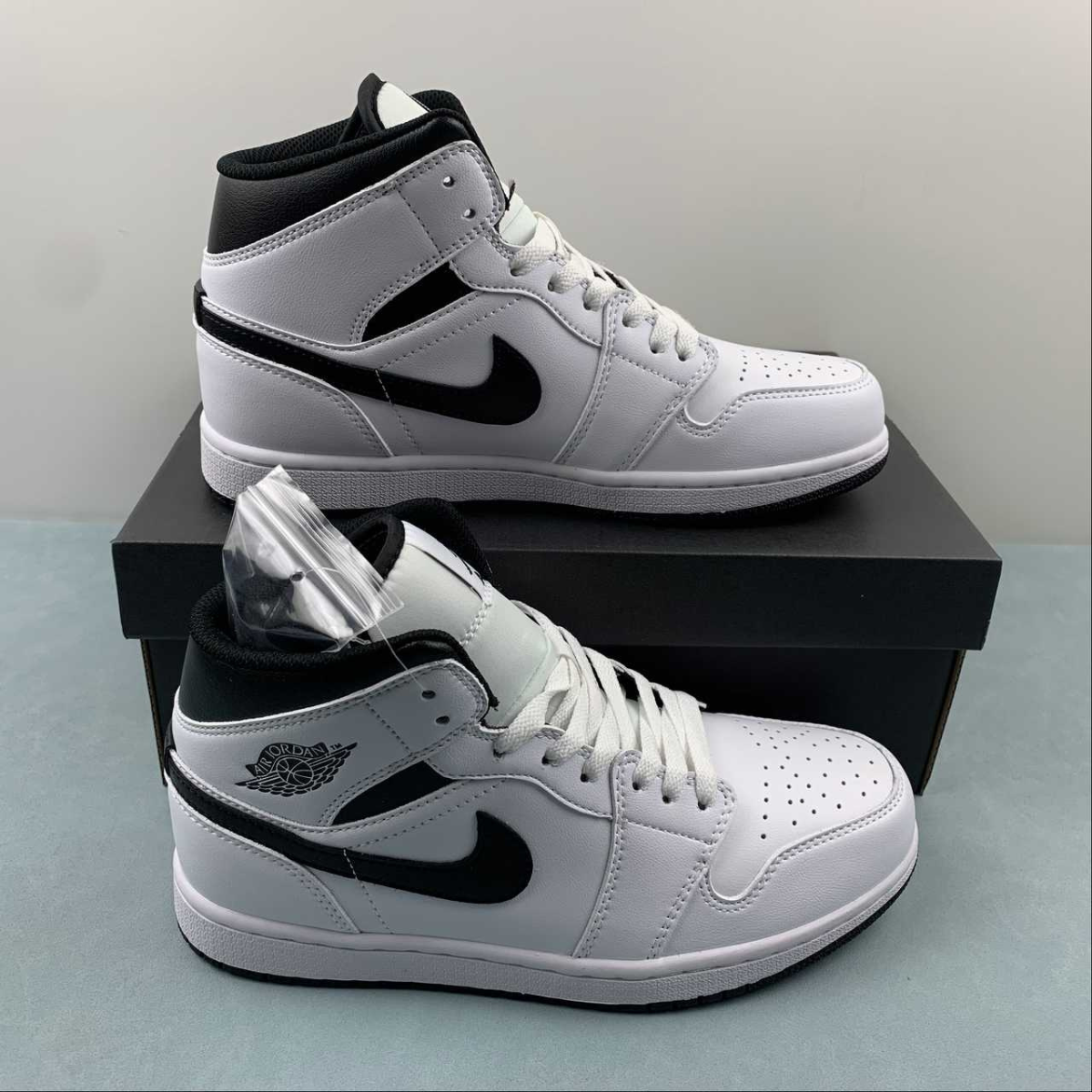 Air Jordan 1 Mid White Black