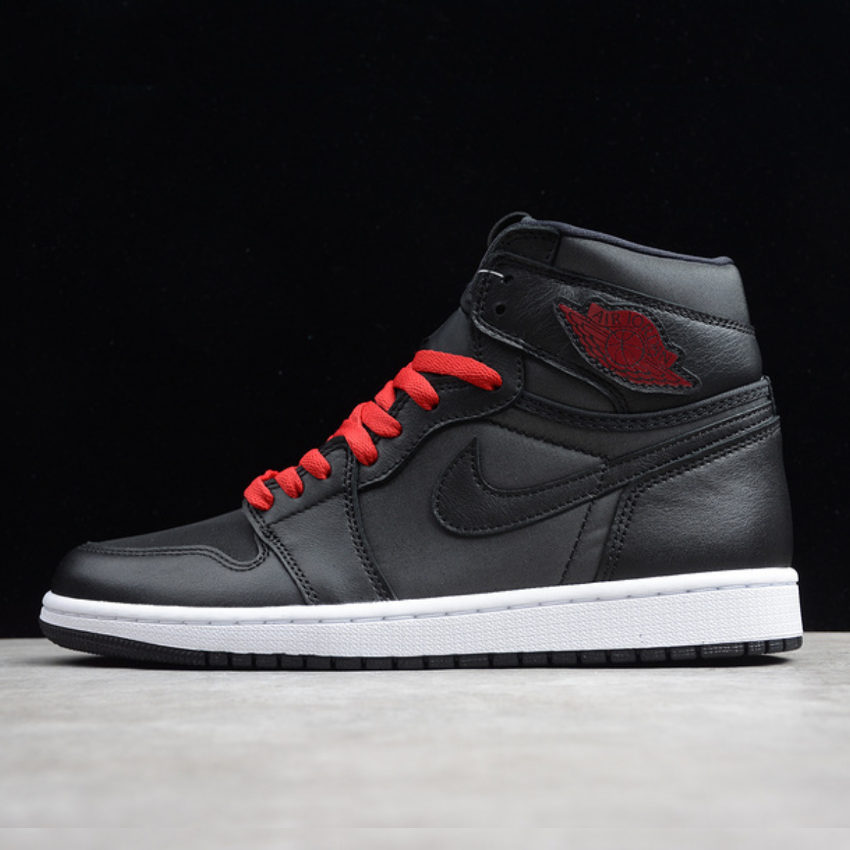 Air Jordan 1 Retro High Black Satin Black