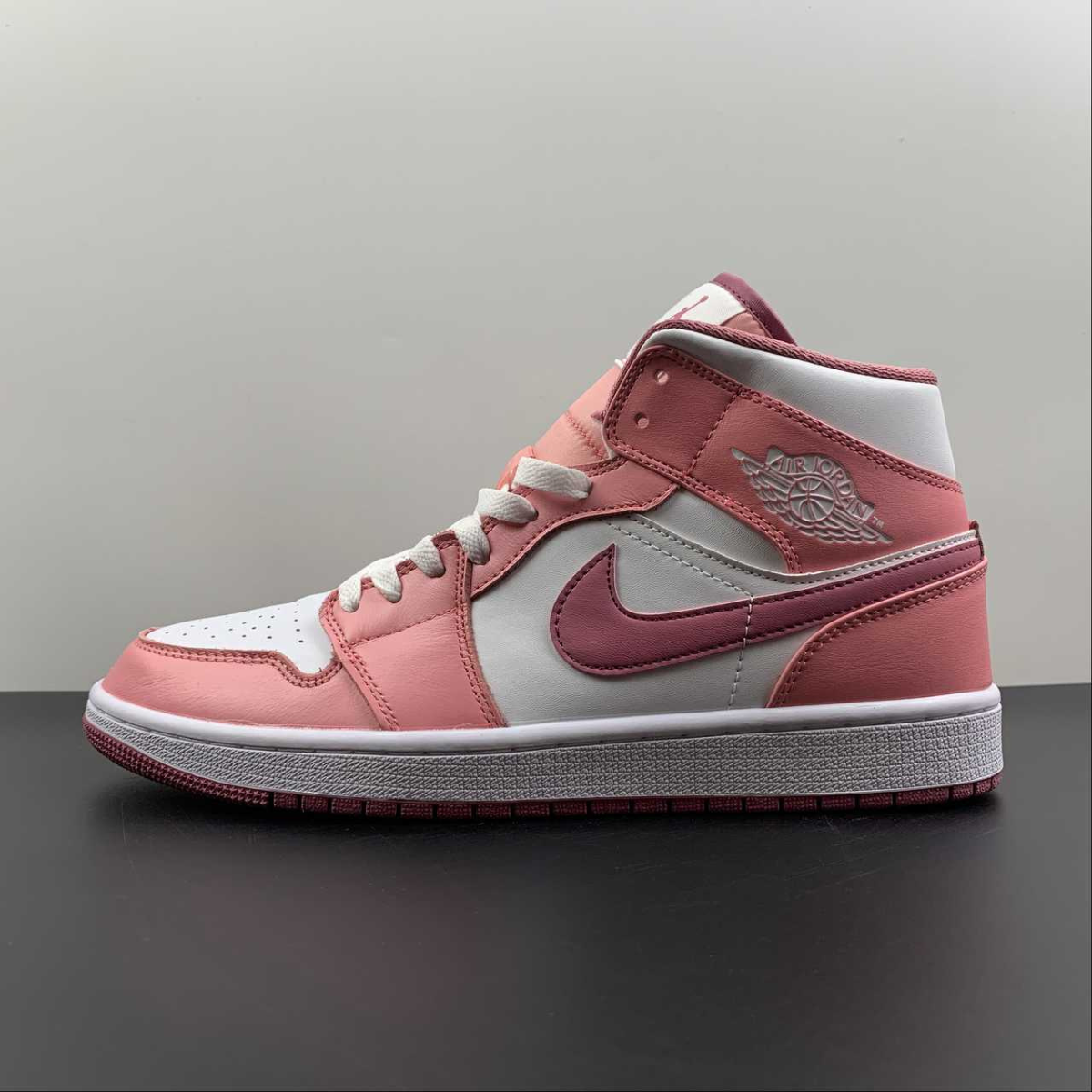 Air Jordan 1 Mid Pink