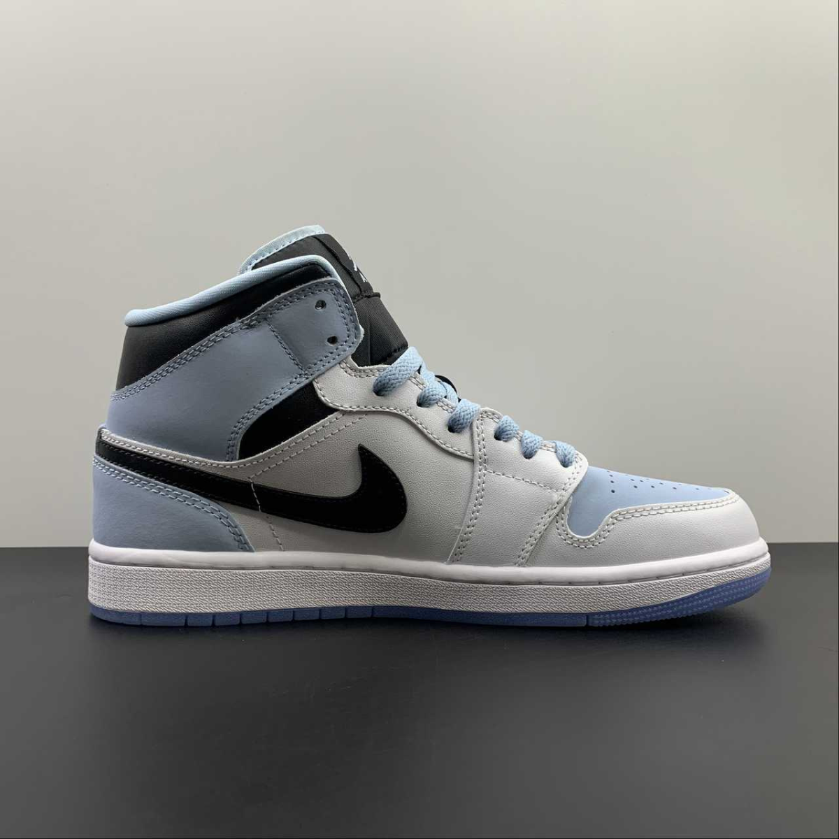 Air Jordan 1 Mid Blue White