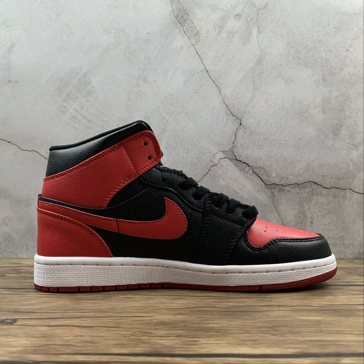 Air Jordan 1 Mid Black Red