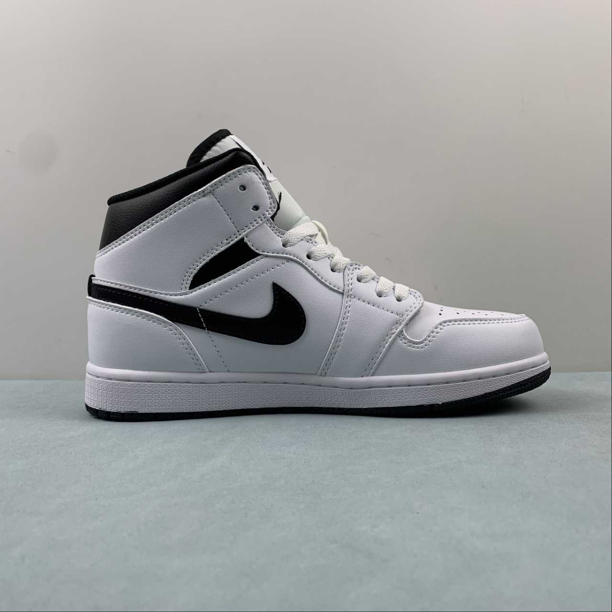 Air Jordan 1 Mid White Black