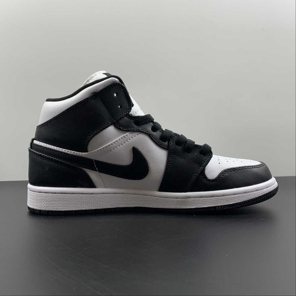 Air Jordan 1 Mid Panda