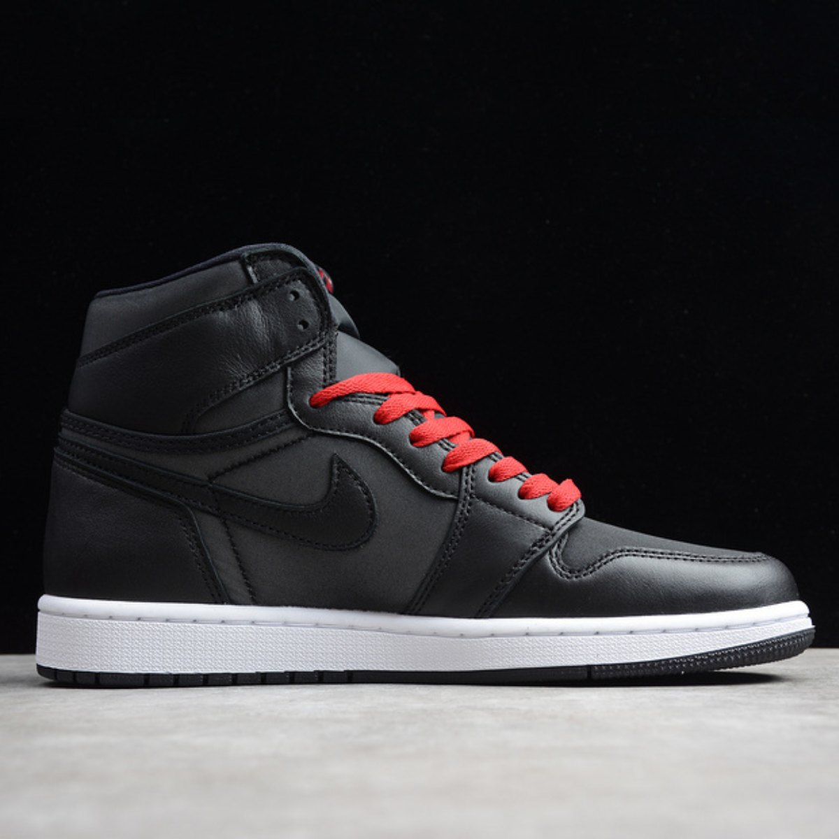 Air Jordan 1 Retro High Black Satin Black