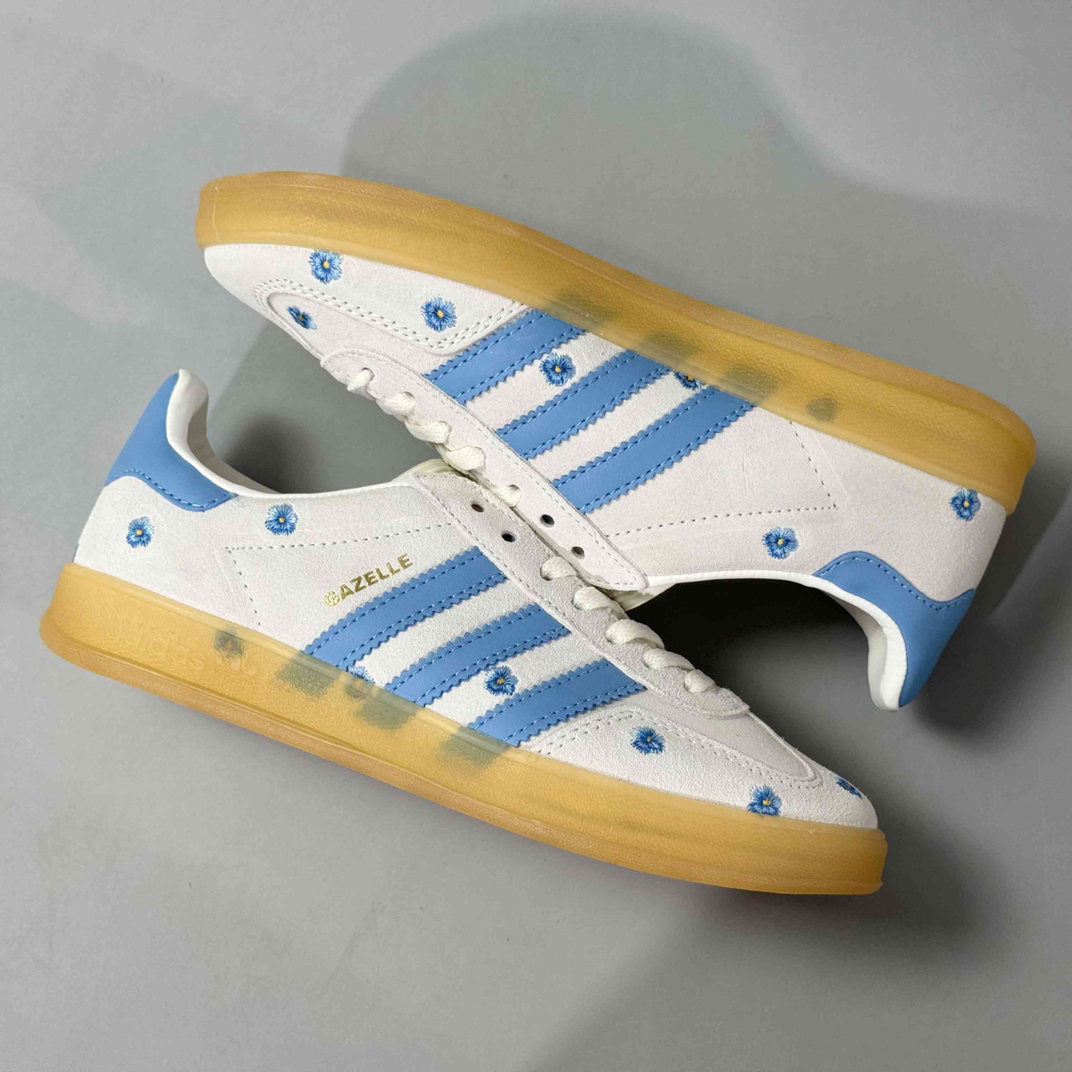 Gazelle Indoor Light Blue Floral