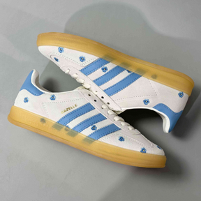 Gazelle Indoor Light Blue Floral