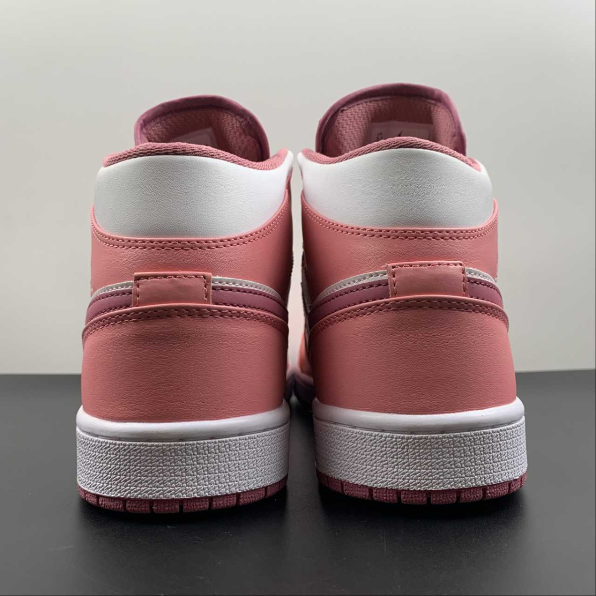 Air Jordan 1 Mid Pink