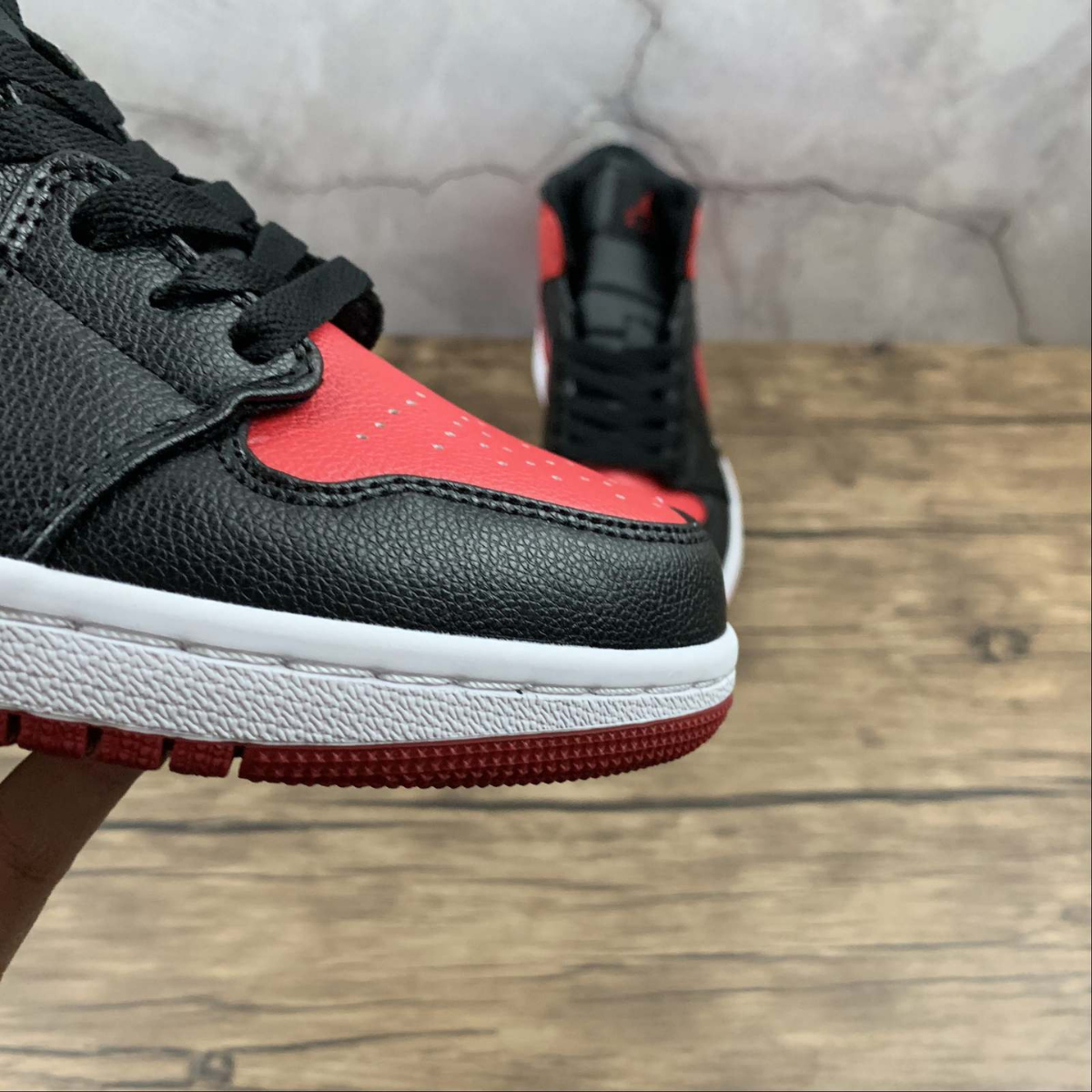 Air Jordan 1 Mid Black Red