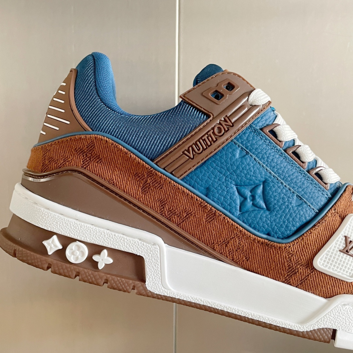 LV Trainer Blue Brown White